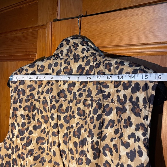 Black and Cheetah print reversible quilted vest. - Picture 8 of 9